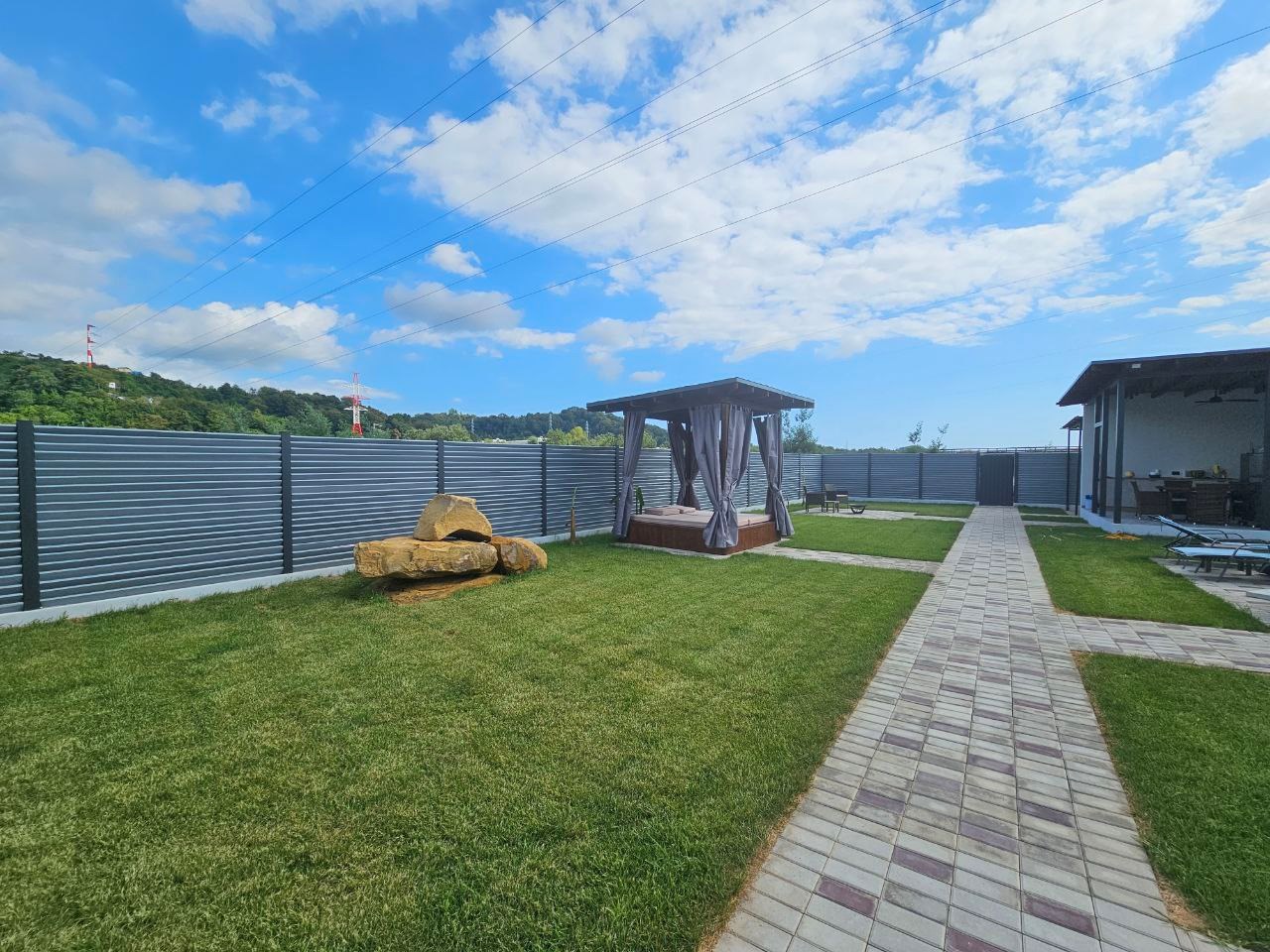 Вилла с видом на реку и личным бассейном в Вилла Мзымта