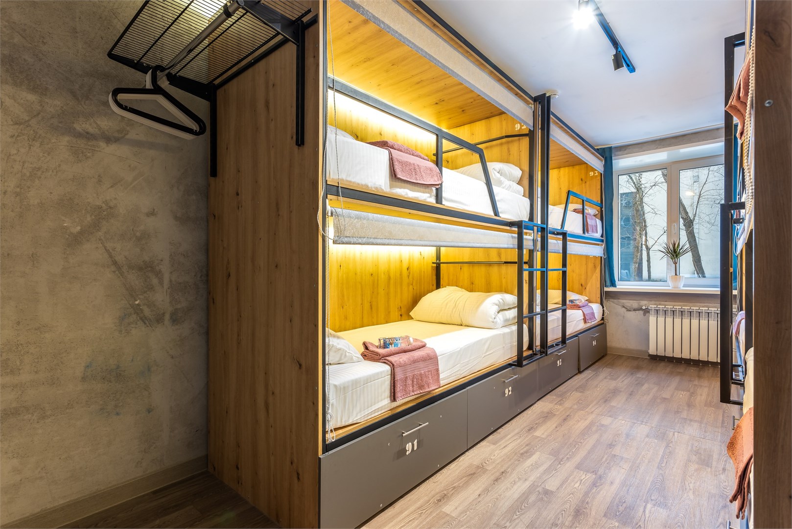 1. Кровать в общем 8-местном номере для мужчин в M&D Host