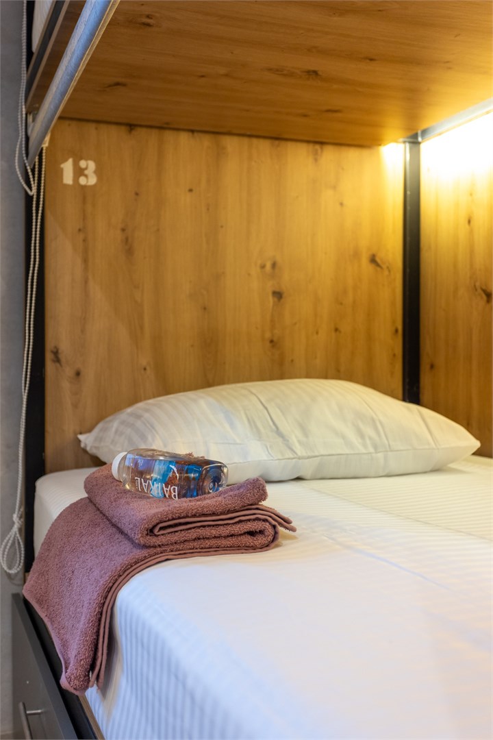 2. Кровать в общем 8-местном номере для мужчин в M&D Host