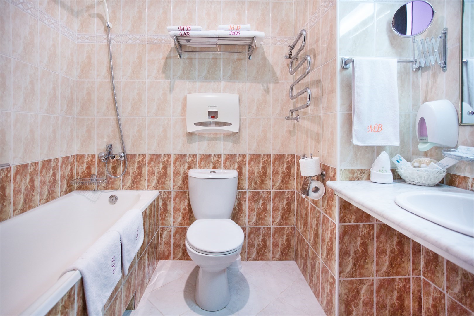 Стандарт 2-местный с балконом TWIN (Салют) в AZIMUT Здоровье Мыс Видный