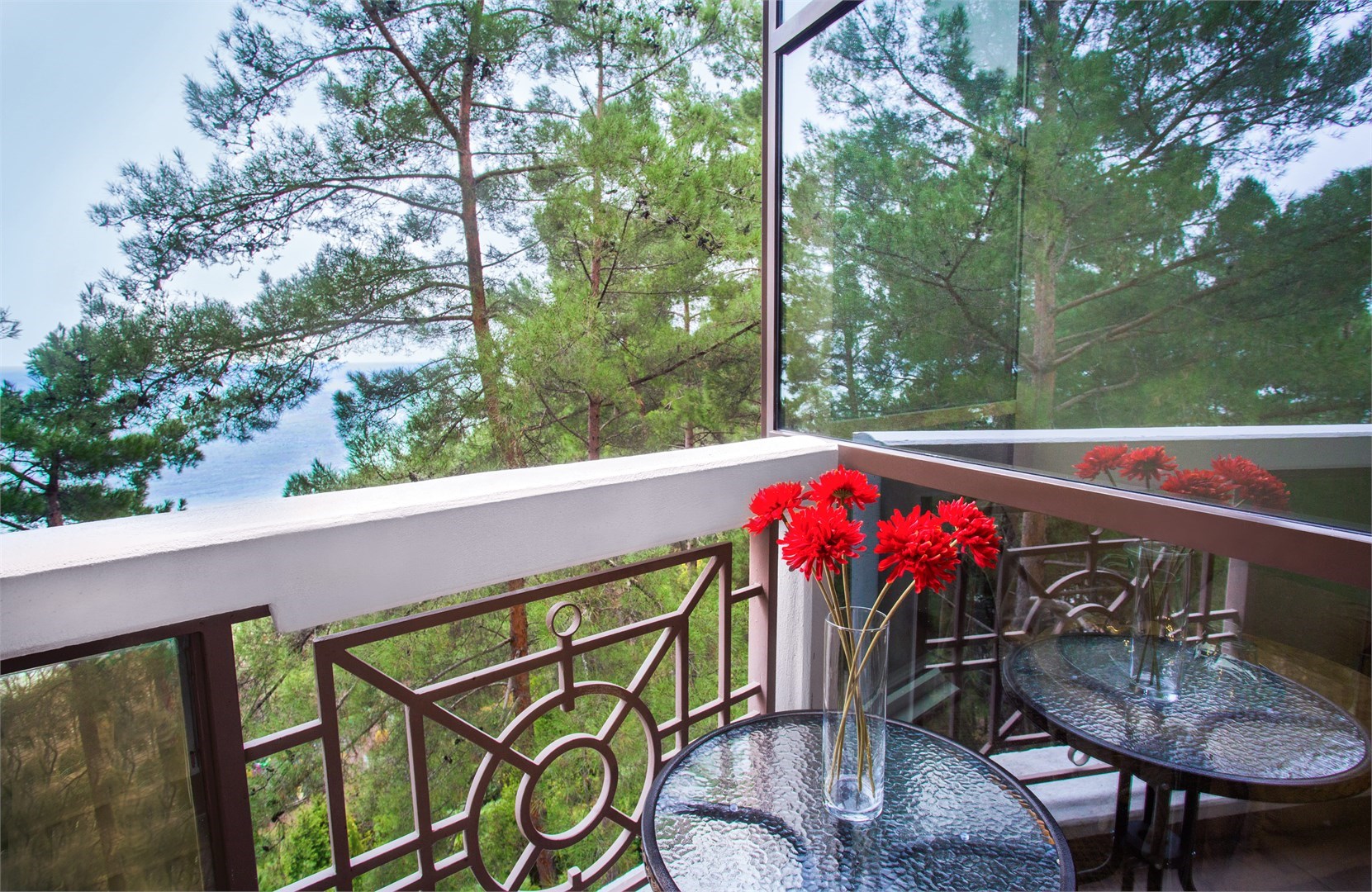 Стандарт 2-местный улучшенный с балконом TWIN (Салют) в AZIMUT Здоровье Мыс Видный