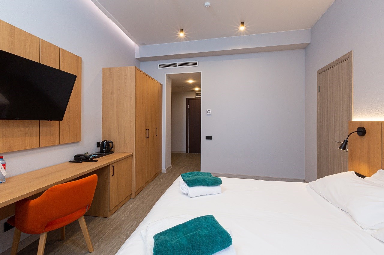 Стандарт 2-местный улучшенный без балкона TWIN (Салют) в AZIMUT Здоровье Мыс Видный