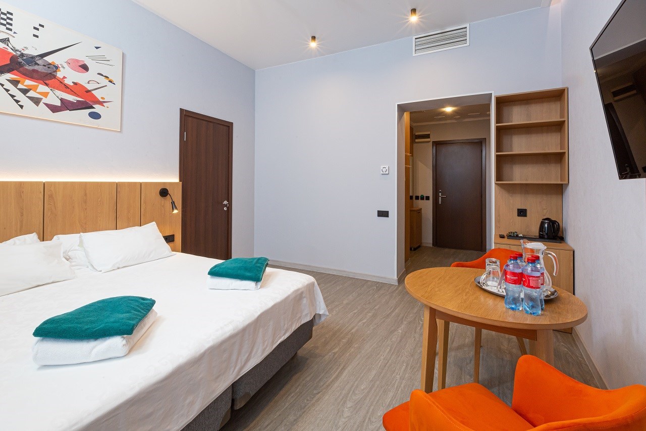 Стандарт 2-местный улучшенный  без балкона DBL (Салют) в AZIMUT Здоровье Мыс Видный