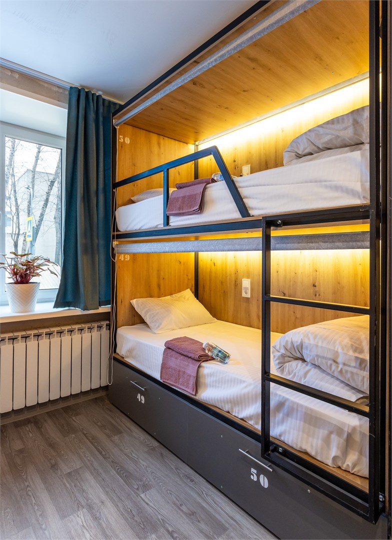 8. Кровать в общем 6-местном номере для женщин в M&D Host