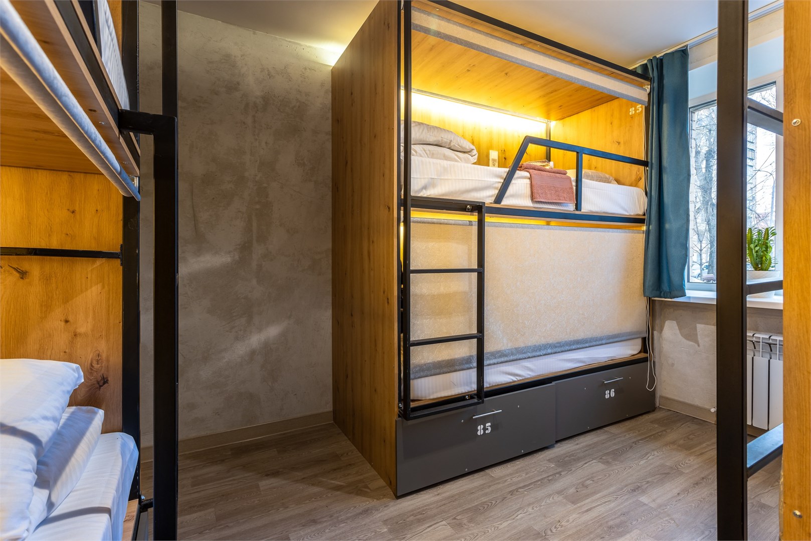 21. Кровать в общем 6-местном номере для мужчин в M&D Host