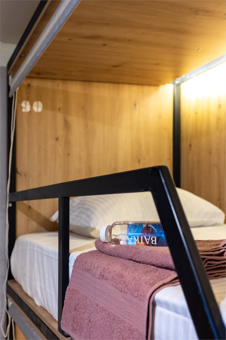 21. Кровать в общем 6-местном номере для мужчин в M&D Host