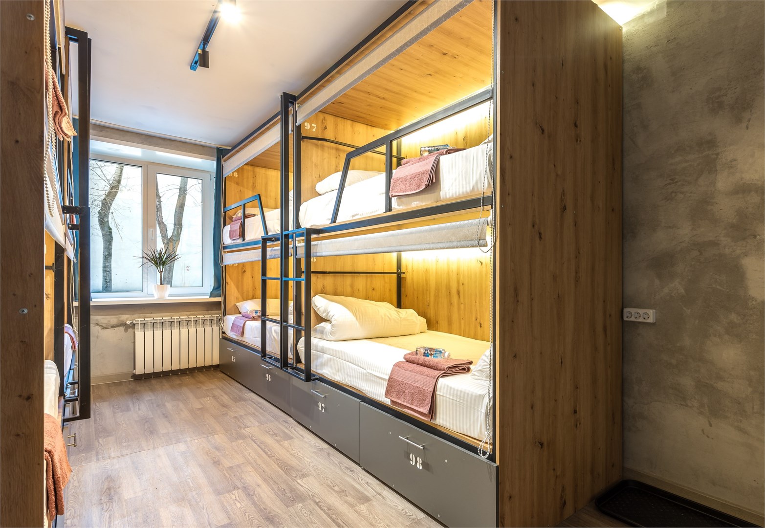 22. Кровать в общем 8-местном номере для мужчин в M&D Host