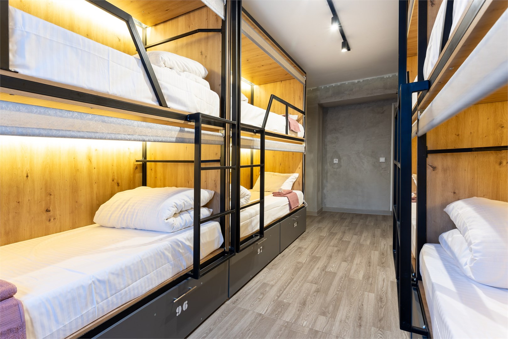 22. Кровать в общем 8-местном номере для мужчин в M&D Host