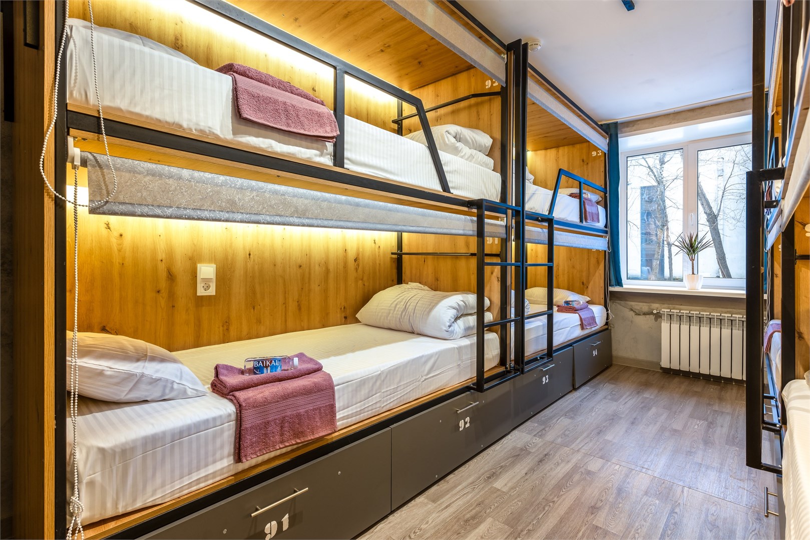 22. Кровать в общем 8-местном номере для мужчин в M&D Host