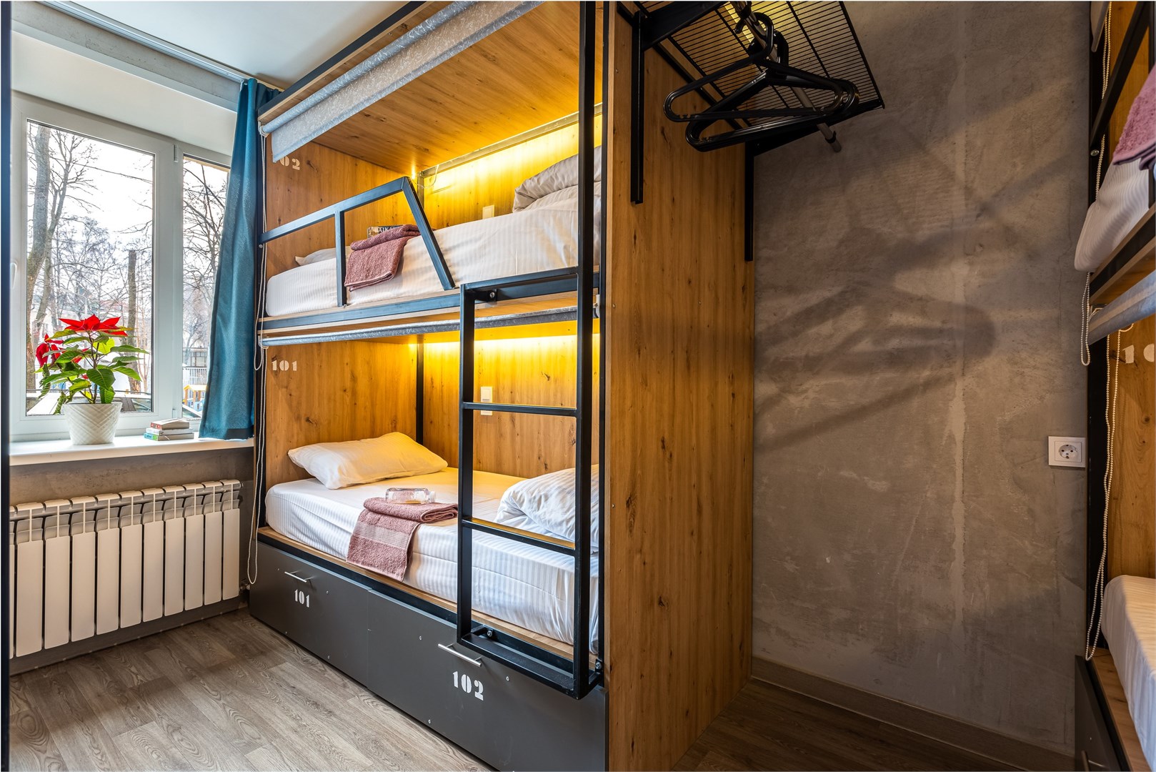 23. Кровать в общем 6-местном номере для мужчин в M&D Host