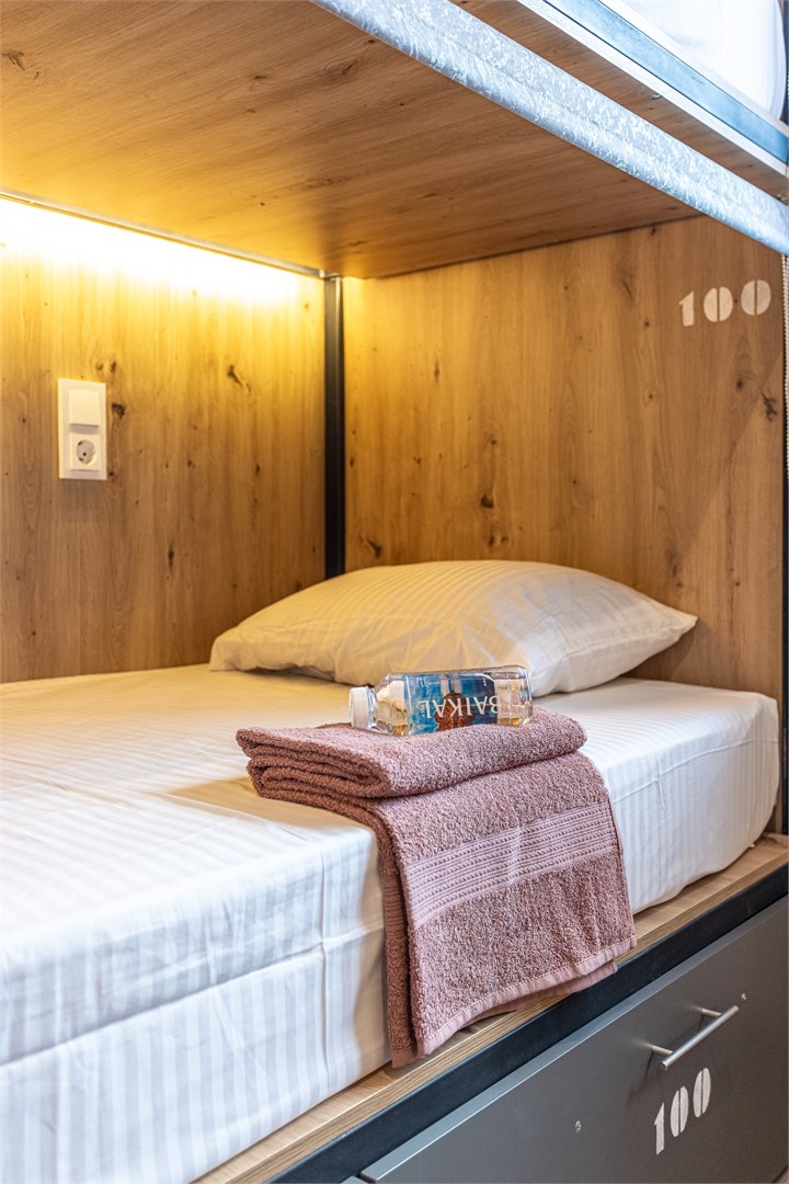 23. Кровать в общем 6-местном номере для мужчин в M&D Host