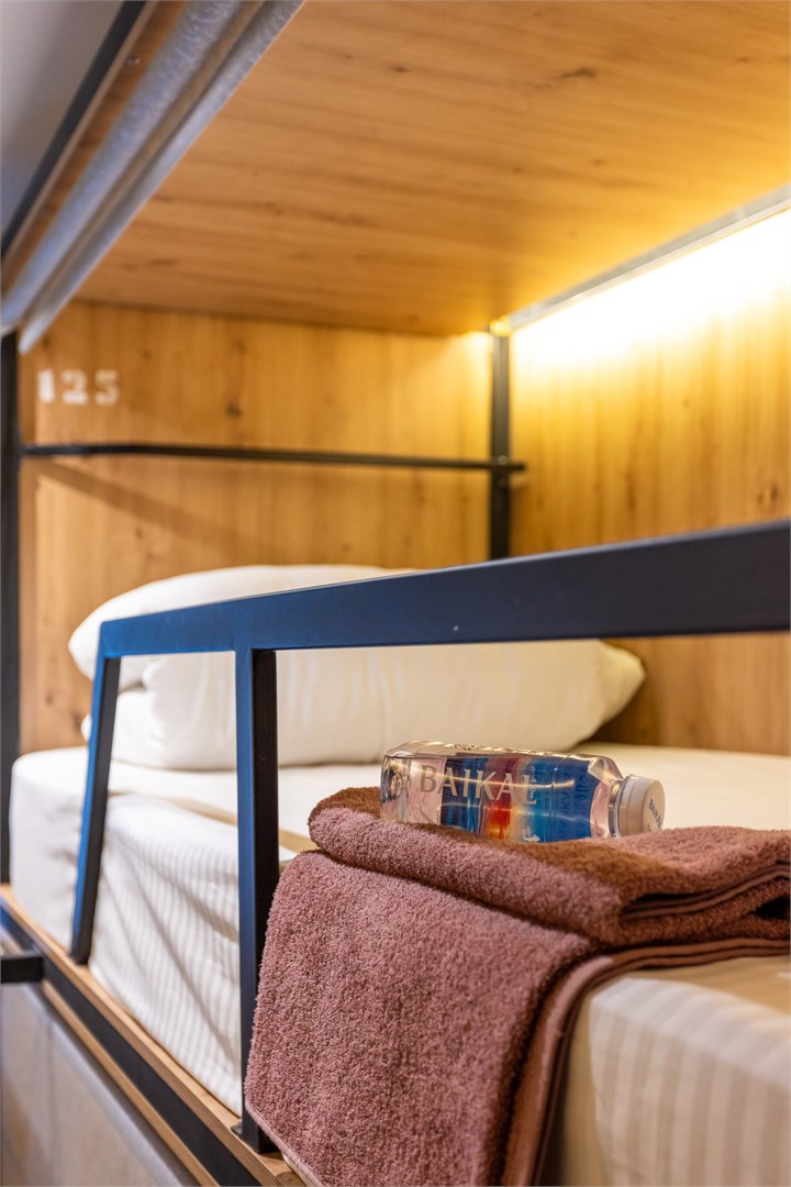 26. Кровать в общем 8-местном номере для мужчин в M&D Host