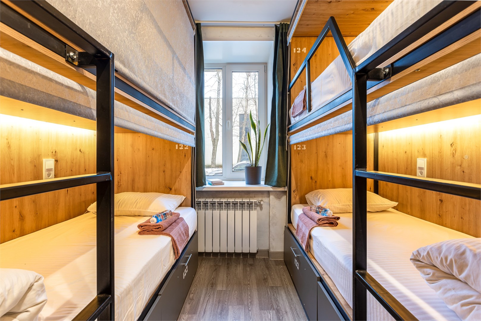 26. Кровать в общем 8-местном номере для мужчин в M&D Host