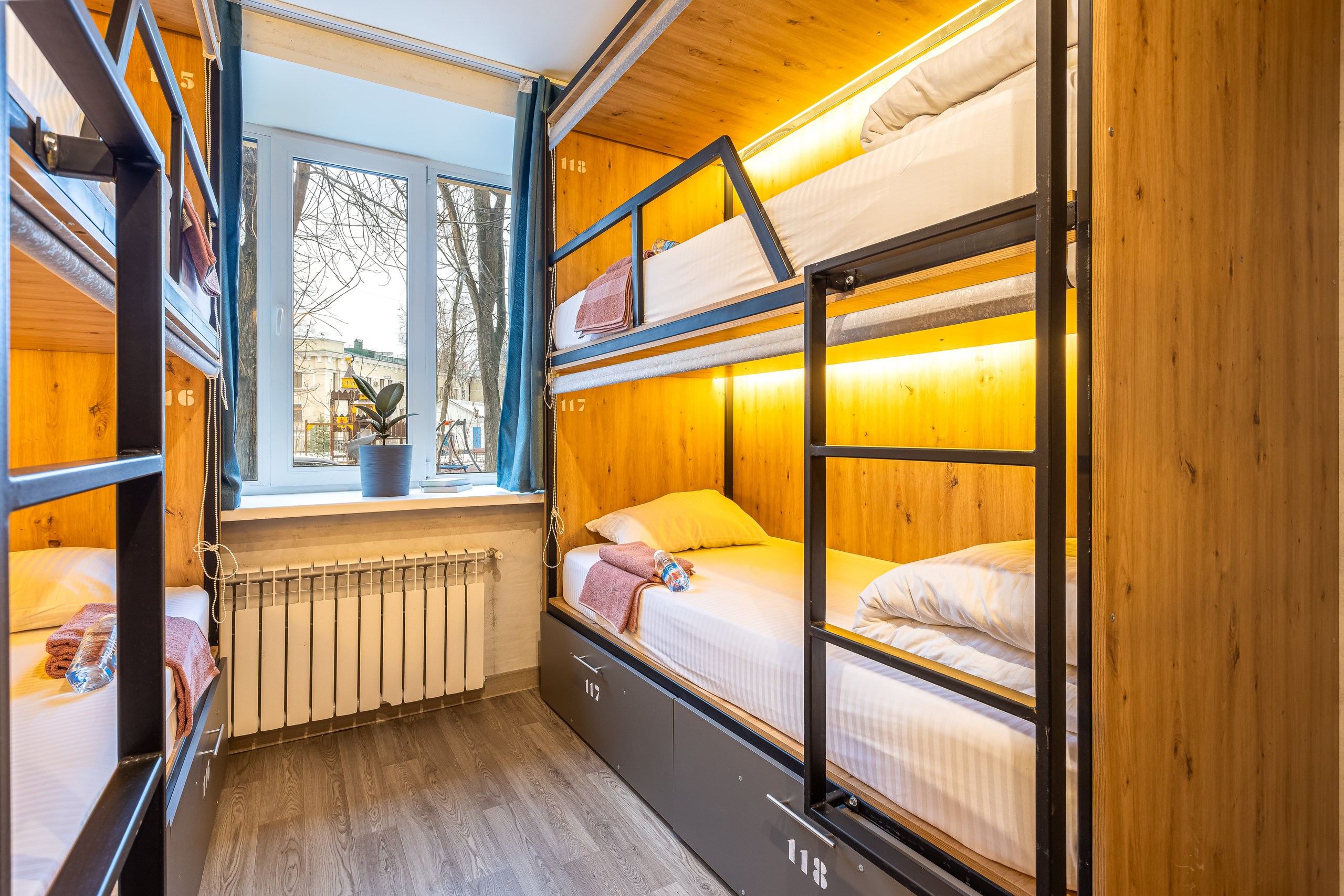 27. Кровать в общем 6-местном номере для мужчин в M&D Host