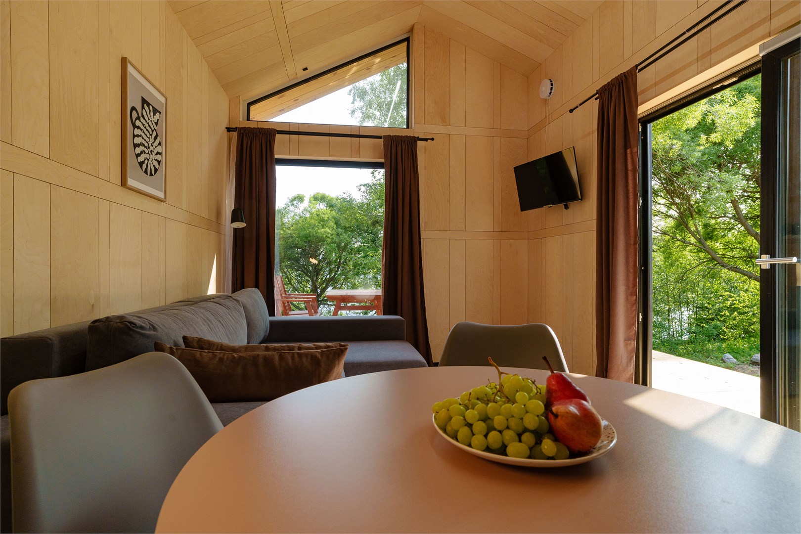 Четырёхместный Барнхаус на берегу озера в ЭкоPort на Отрадном