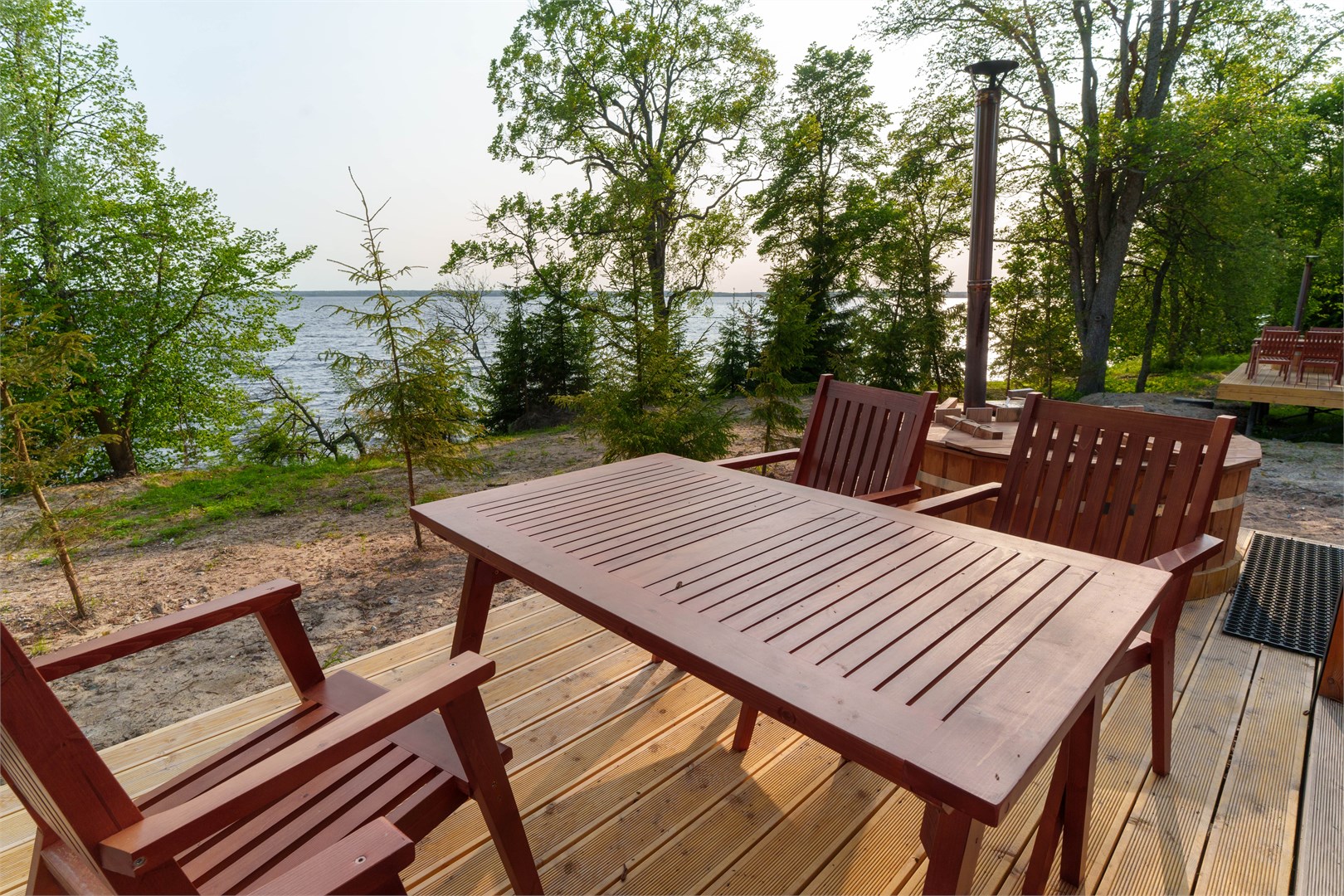 Четырёхместный Барнхаус на берегу озера в ЭкоPort на Отрадном