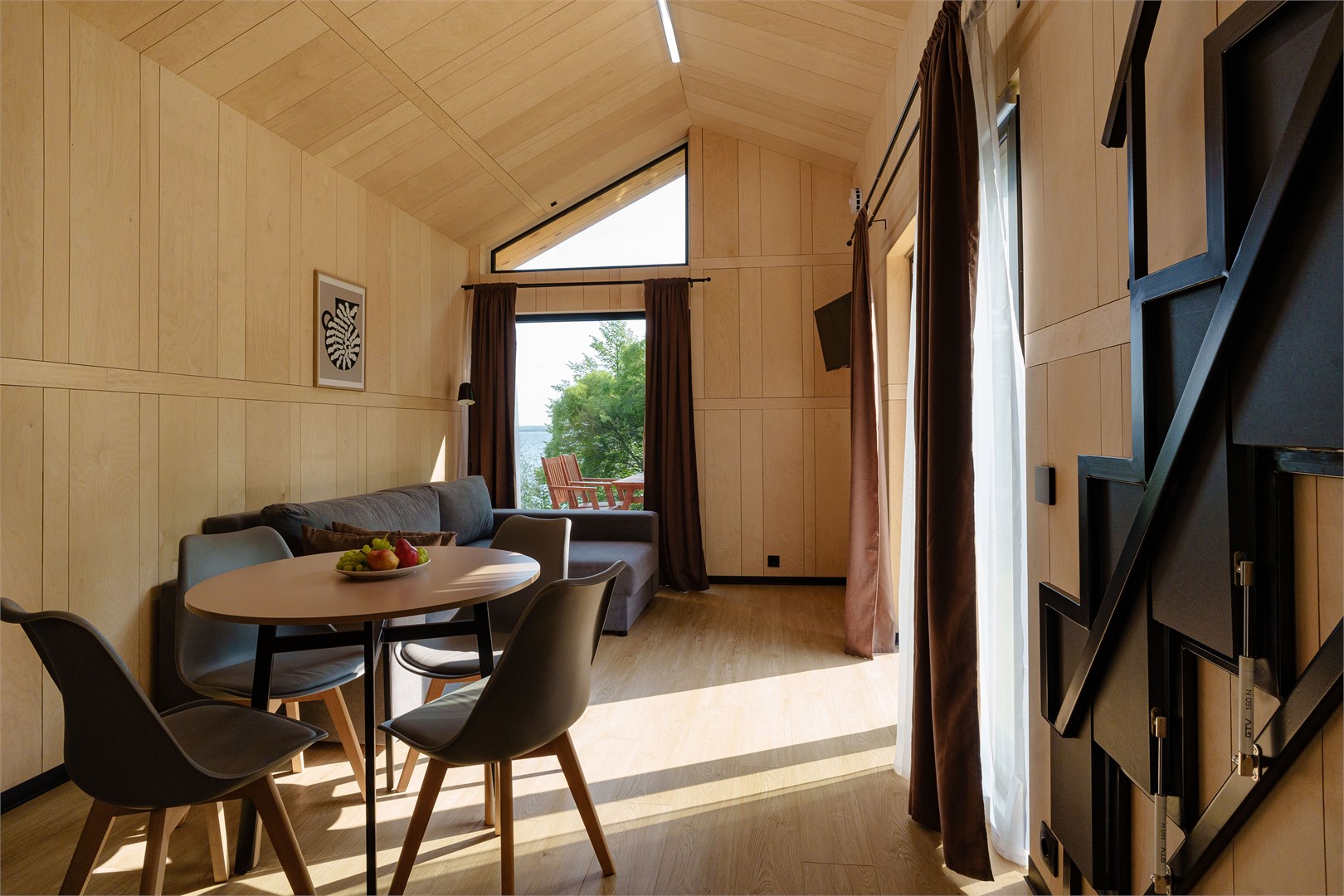 Четырёхместный Барнхаус на берегу озера в ЭкоPort на Отрадном