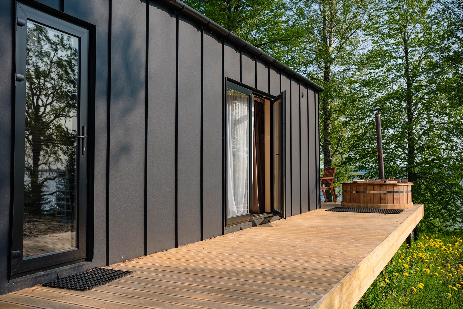 Четырёхместный Барнхаус на берегу озера в ЭкоPort на Отрадном