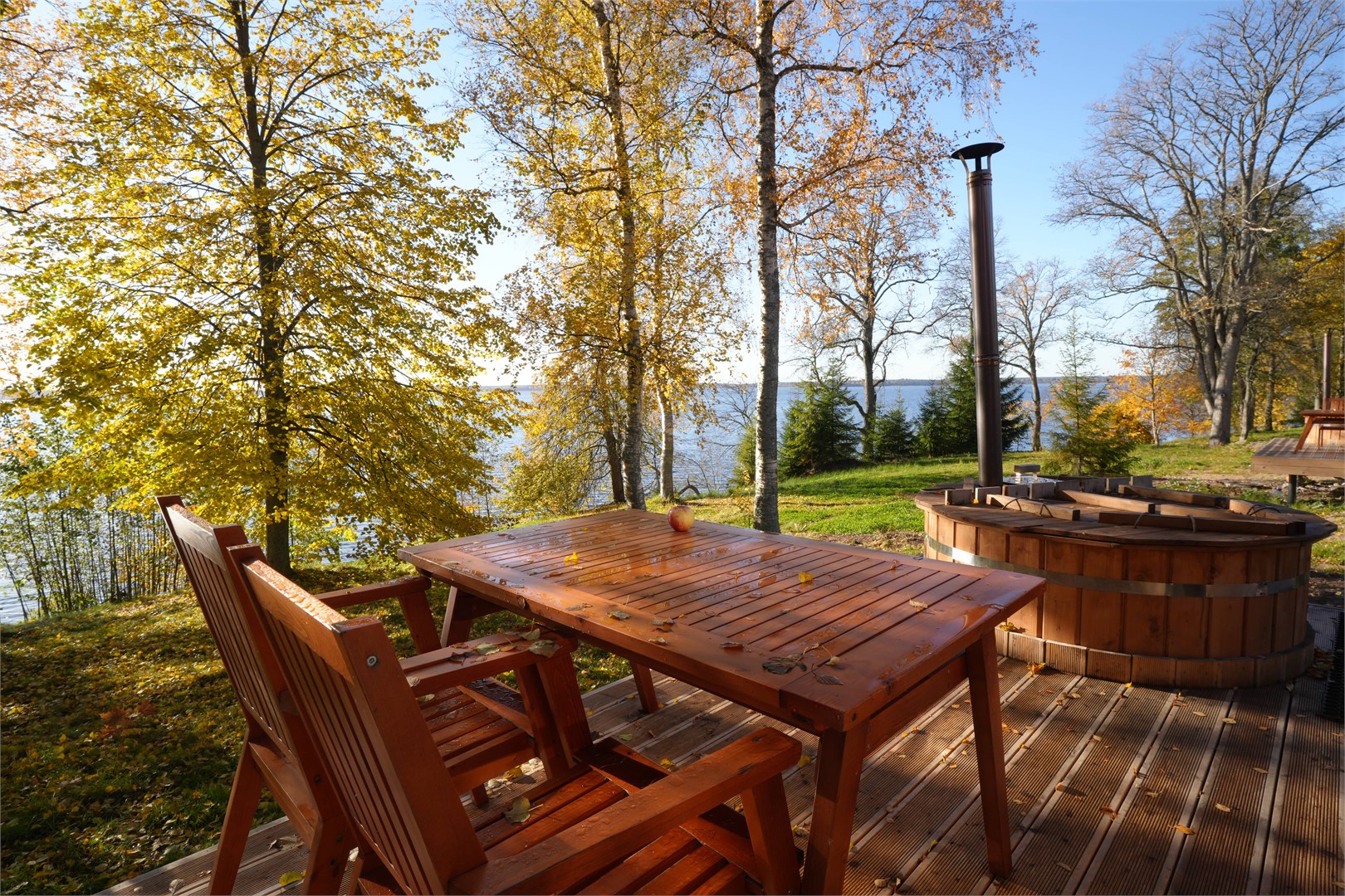 Четырёхместный Барнхаус на берегу озера в ЭкоPort на Отрадном