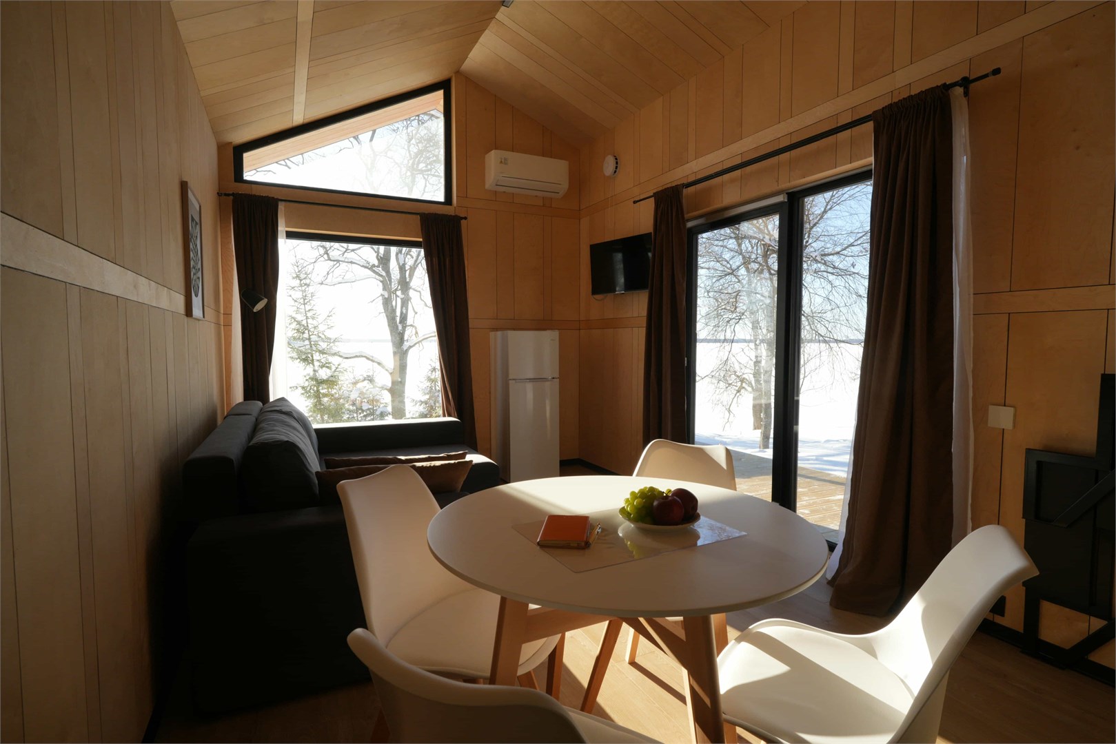 Четырёхместный Барнхаус на берегу озера в ЭкоPort на Отрадном