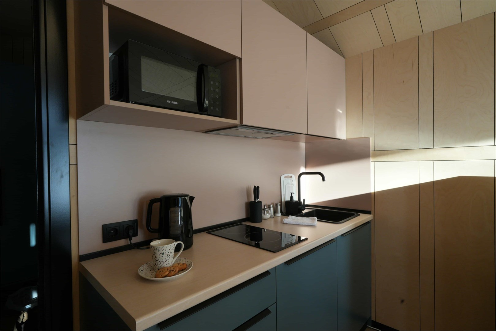 Четырёхместный Барнхаус на берегу озера в ЭкоPort на Отрадном