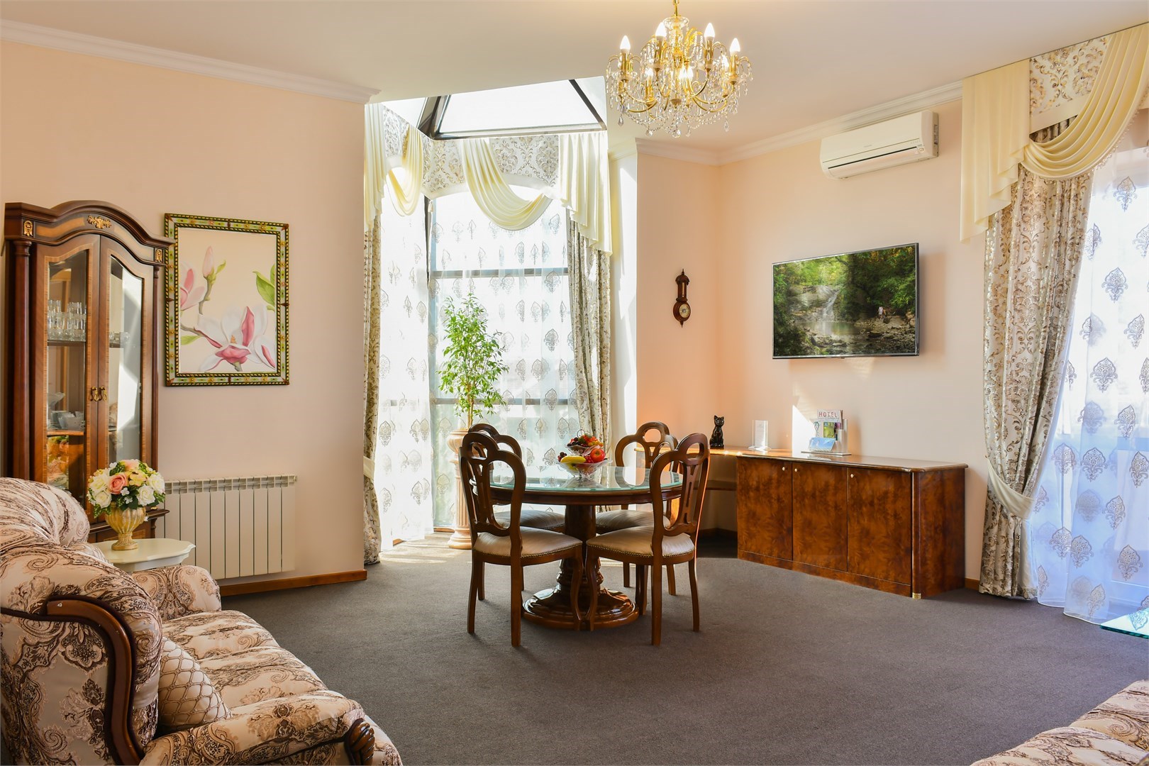 Стандарт семейный 3-комнатный (основная территория) в Октябрьский