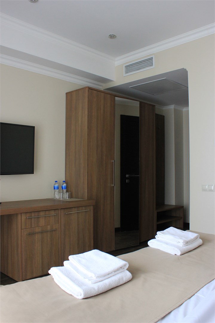 Стандарт двухместный с балконом кат В в Челюскинцев