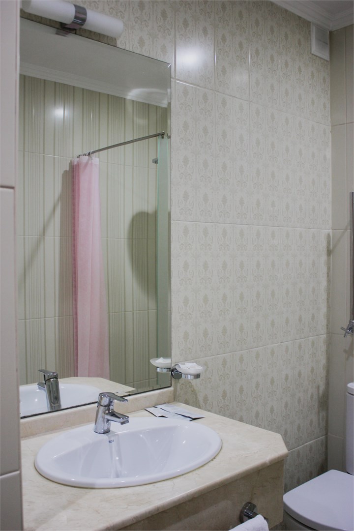 Стандарт двухместный с балконом кат В в Челюскинцев