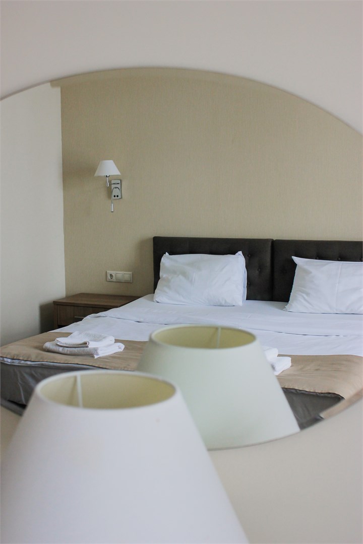 Студия кат. В в Челюскинцев