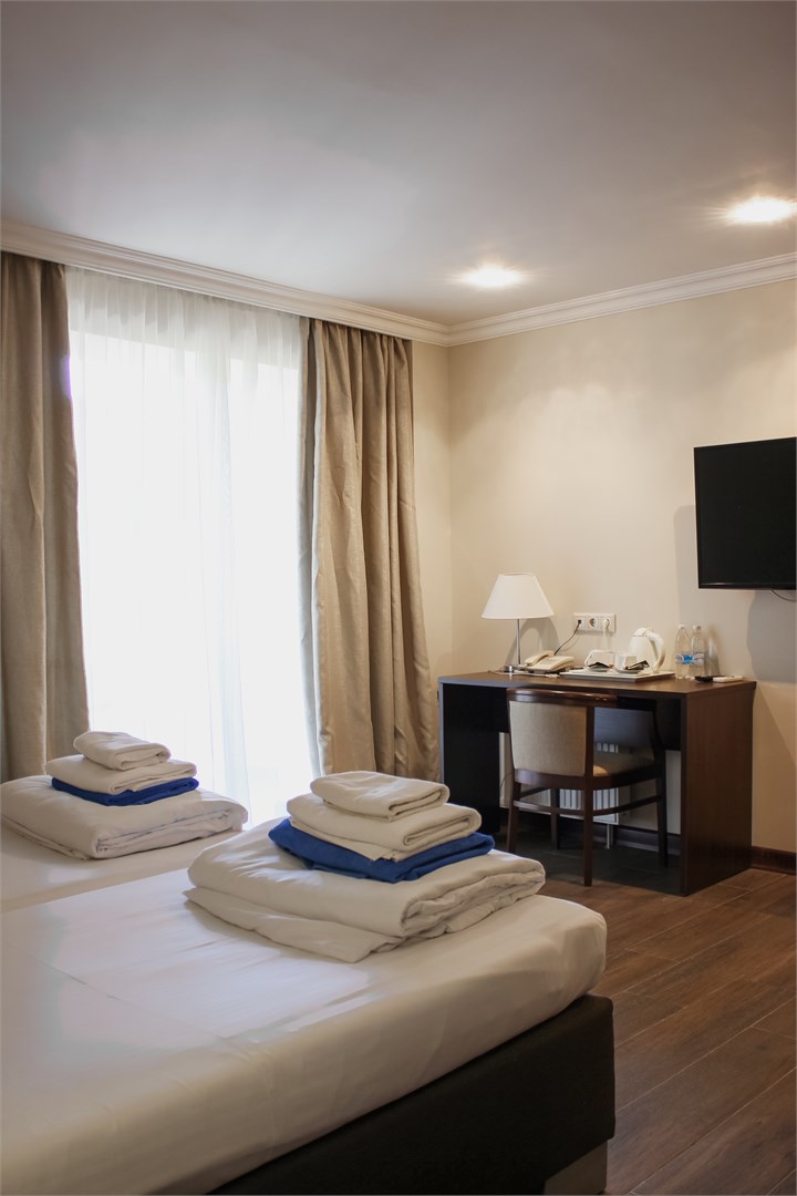 Полулюкс (Второй корпус) в Челюскинцев