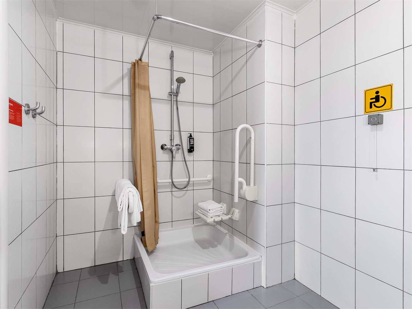 Стандарт для людей с инвалидностью в Azimut Бауман Казань