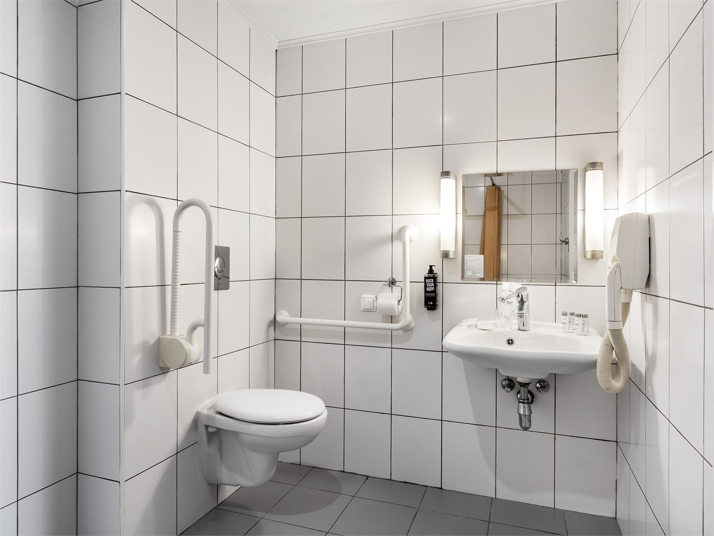 Стандарт для людей с инвалидностью в Azimut Бауман Казань