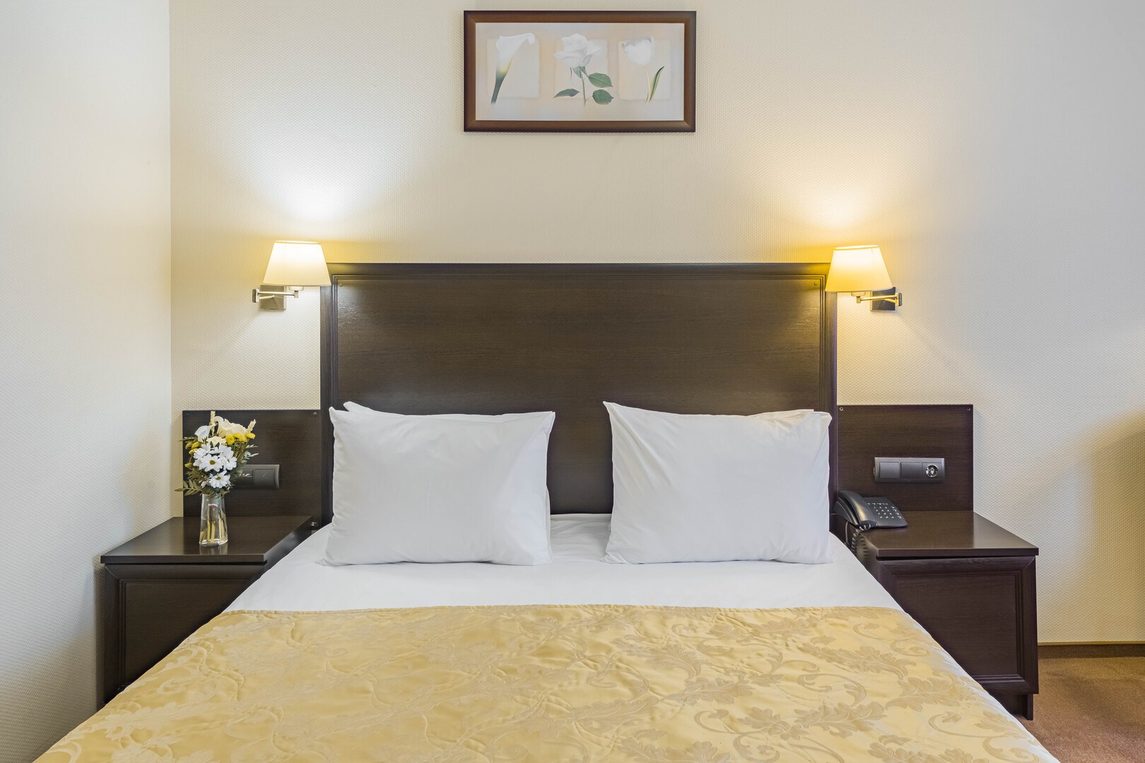 Стандарт двухместный с  двуспальной кроватью в Брентон Клуб Гостиница Измайлово корпус Бета