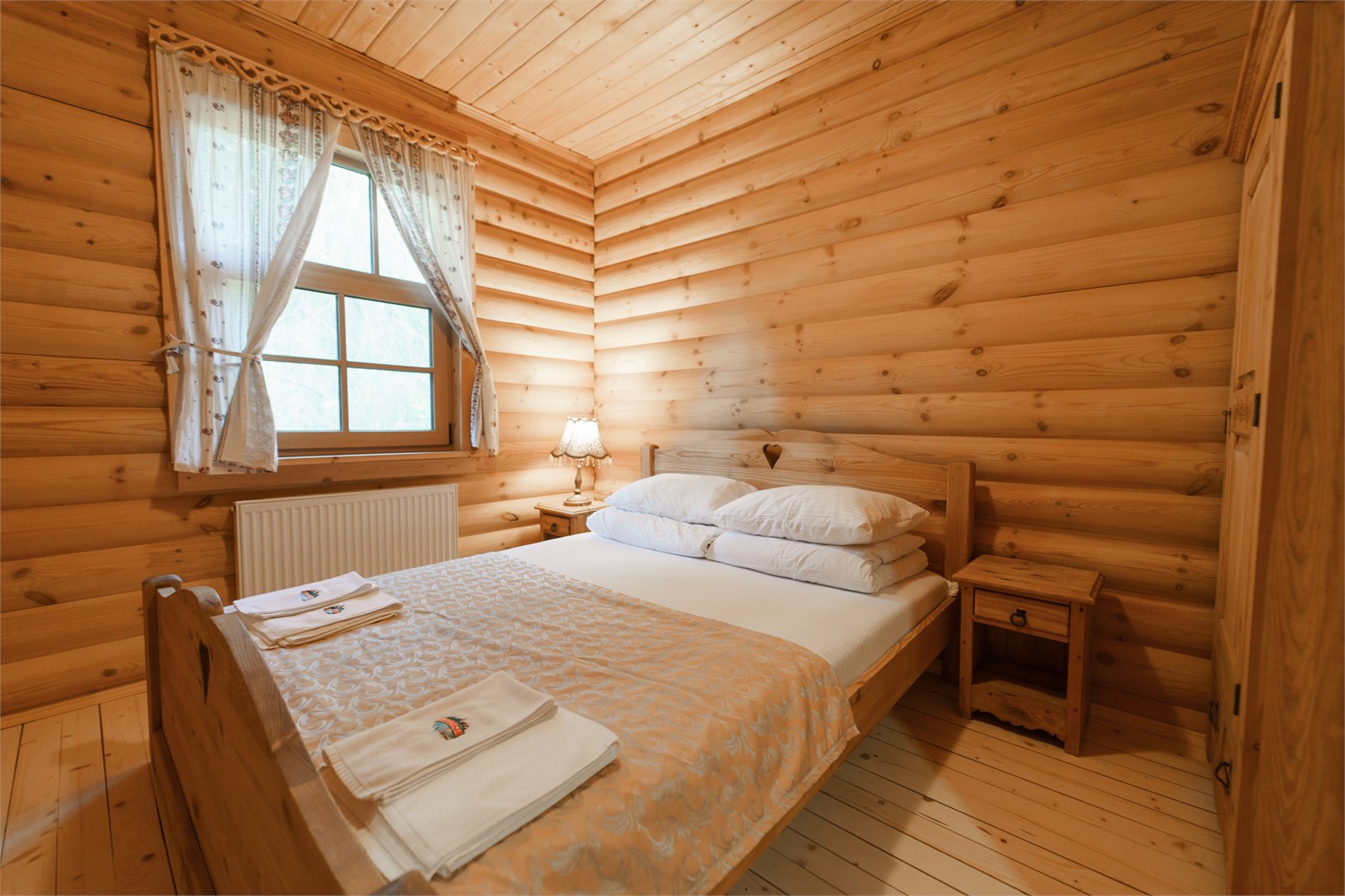 Русская деревня, одноэтажный дом в Шишки на Лампушке