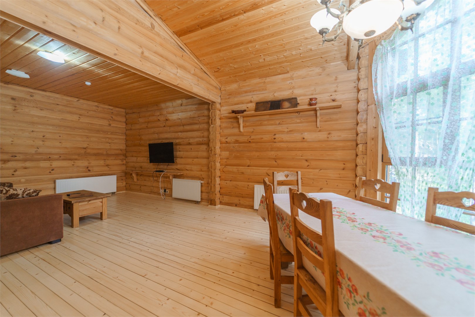 Русская деревня, одноэтажный дом в Шишки на Лампушке