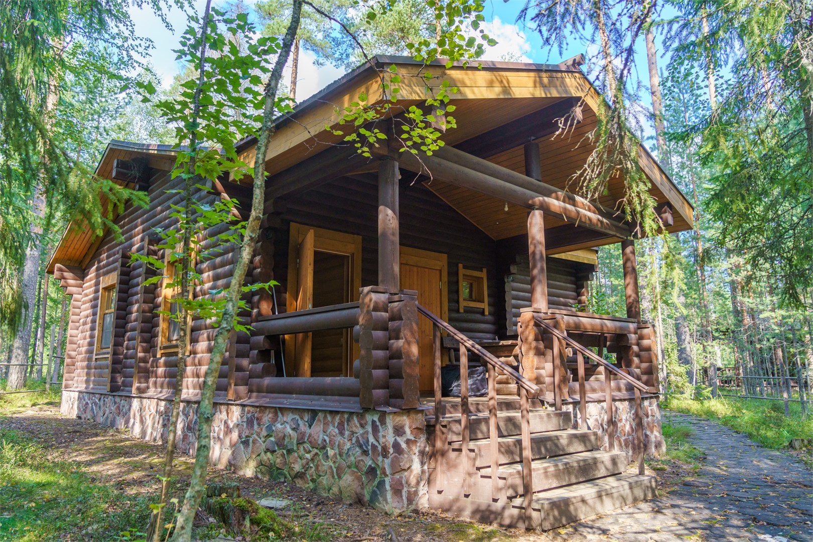 Русская деревня, одноэтажный дом в Шишки на Лампушке