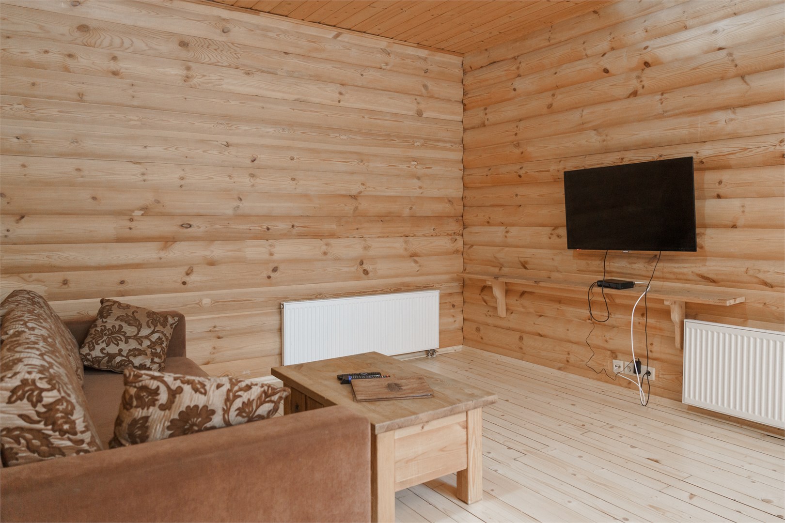 Русская деревня, одноэтажный дом в Шишки на Лампушке