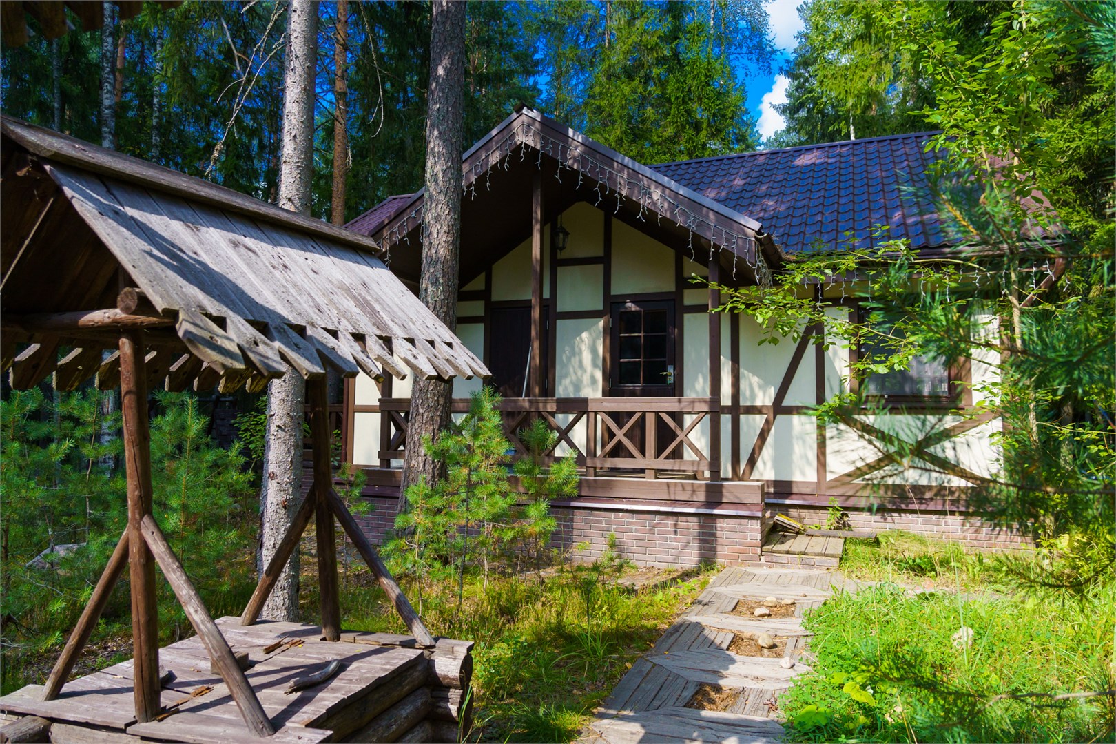 Баварский хутор, одноэтажный дом с витражом в Шишки на Лампушке