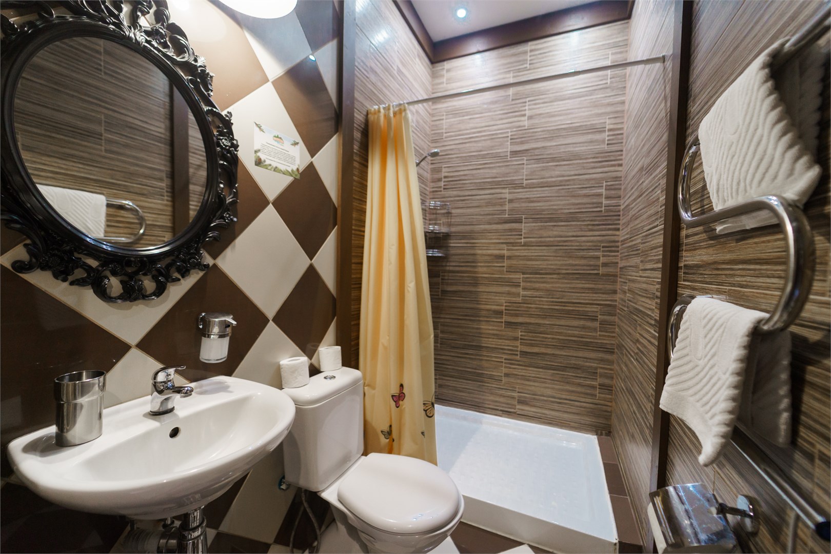 Баварский хутор, одноэтажный дом с витражом в Шишки на Лампушке