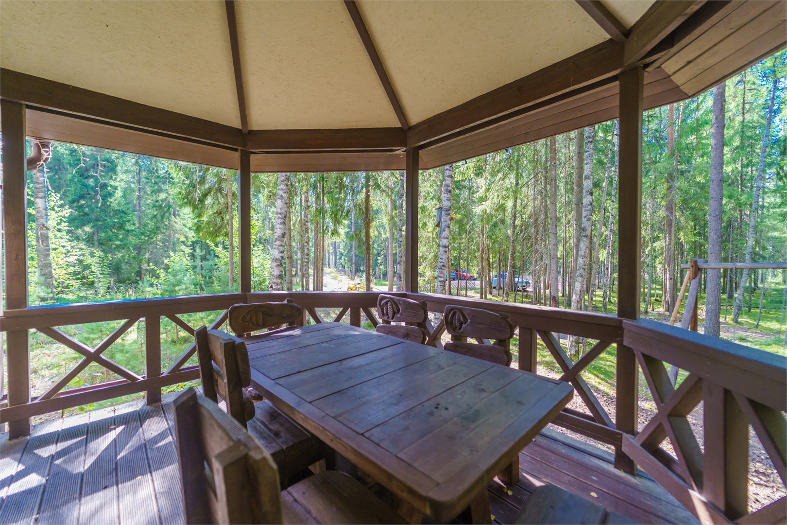 Баварский хутор, одноэтажный дом с витражом в Шишки на Лампушке