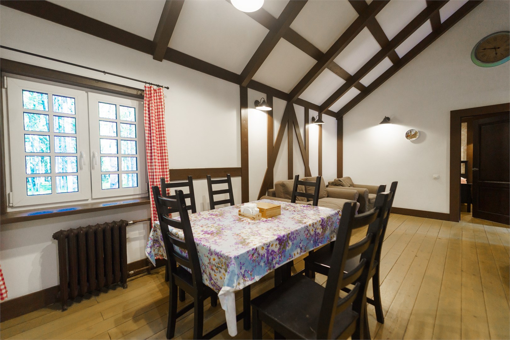 Баварский хутор, одноэтажный дом с витражом в Шишки на Лампушке