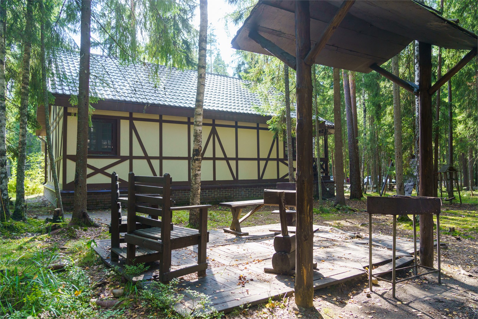 Баварский хутор, одноэтажный дом с витражом в Шишки на Лампушке