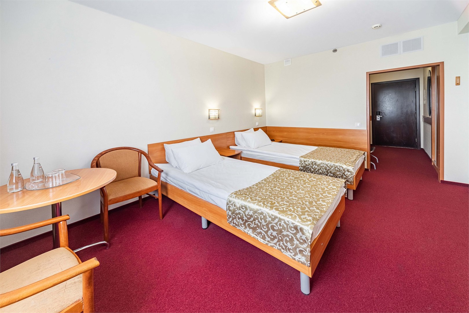 Стандарт двухместный с двумя раздельными кроватями в Брентон Клуб Гостиница Измайлово корпус Бета