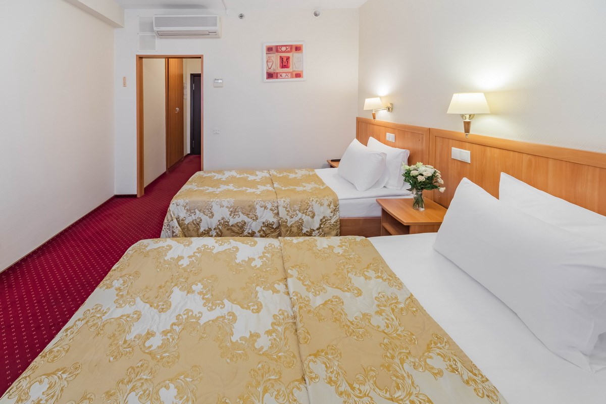 Стандарт двухместный с двумя раздельными кроватями в Брентон Клуб Гостиница Измайлово корпус Бета