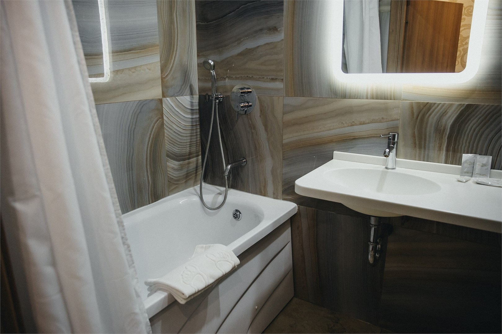 Connected Rooms в Танай