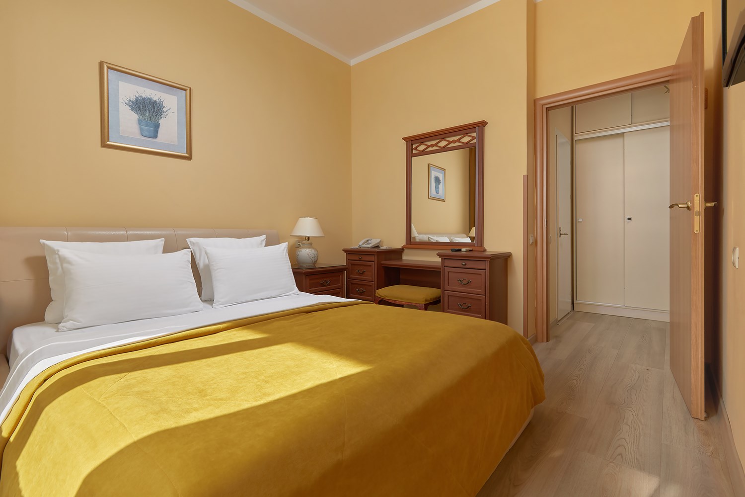 2 корпус Люкс 2-местный 2-комнатный центр 5-9 этаж в Санаторий им. М.В. Фрунзе