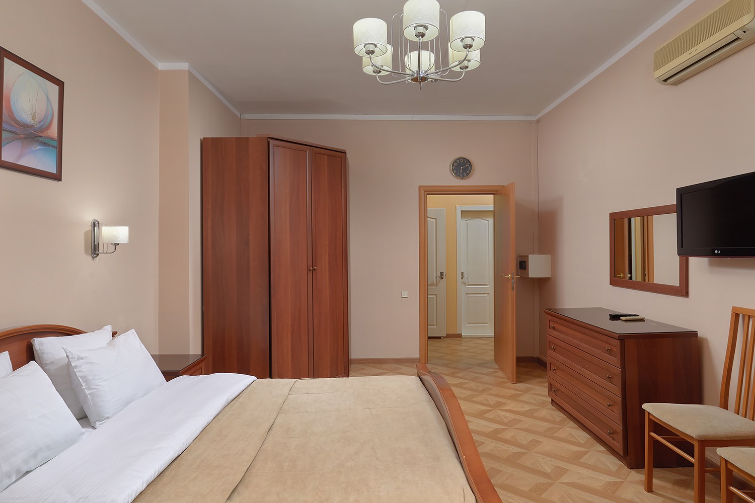 2 корпус Люкс угловой 2-местный 2-комнатный 5-9 этаж в Санаторий им. М.В. Фрунзе