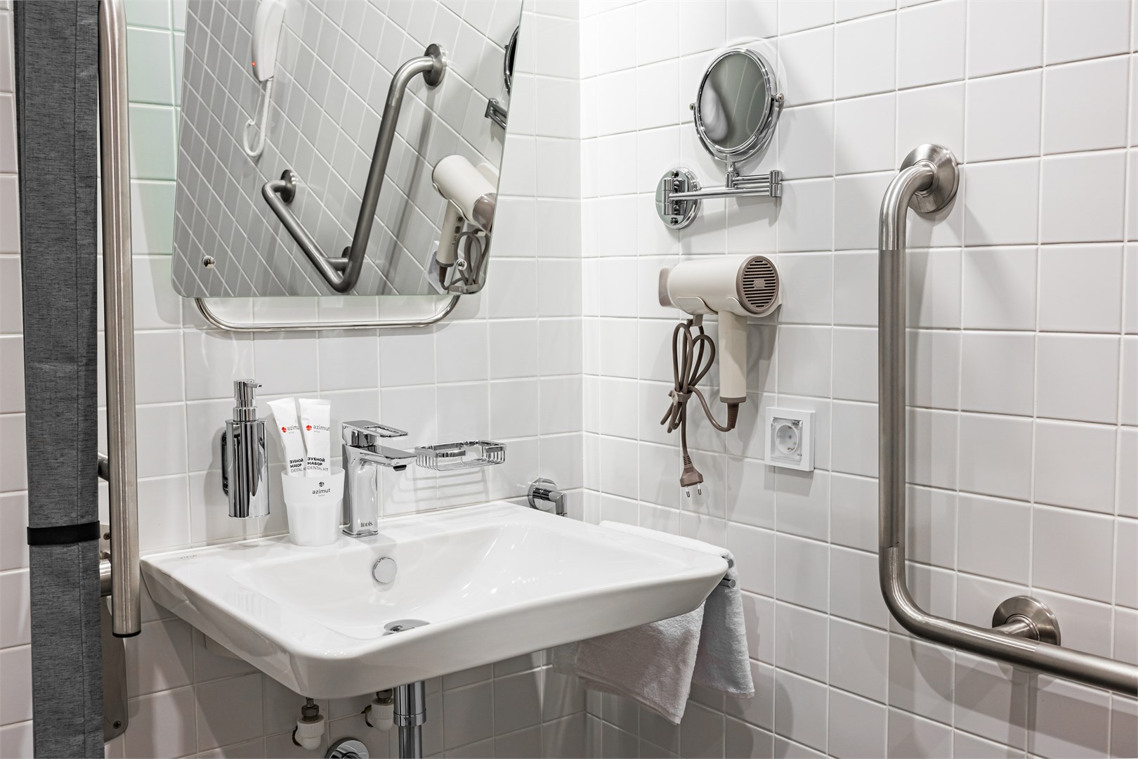 Номер для людей с инвалидностью в Azimut