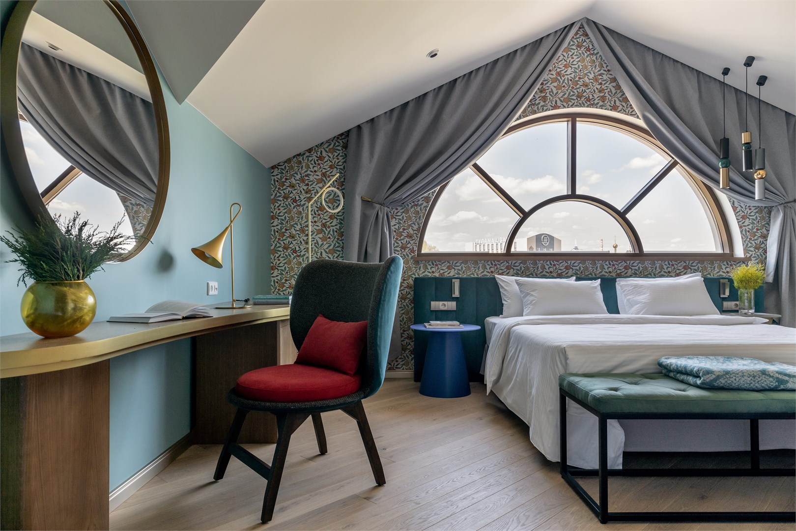 Полулюкс мансардный в Azimut Сити Отель Тула