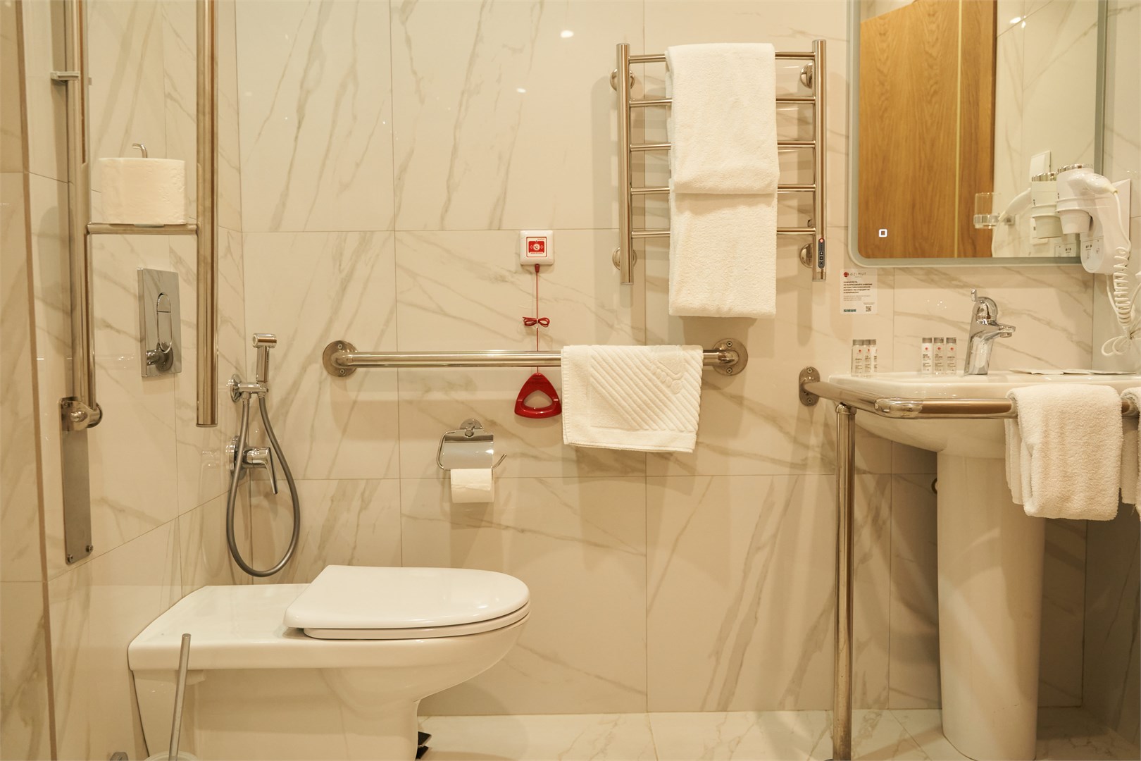 Стандарт для маломобильных гостей в Azimut Сити Отель Тула